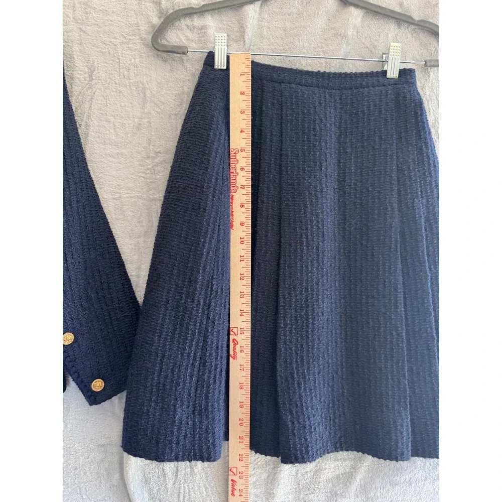 Chanel Vintage Navy Blue Wool Boucle Skirt Suit Lion Head Buttons FR 38 US